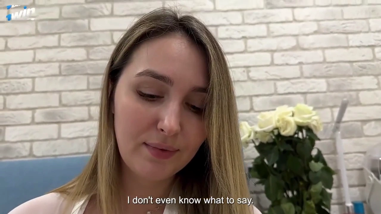 Мушкарац и његова маћеха учествују у врућој сесији играња улога. Она је спарна МИЛФ са обилним дупетом, а он је посвећен посинак са укусом за забрањено. Гледајте како оживљавају своје тајне жеље у овом ХД домаћем видеу.